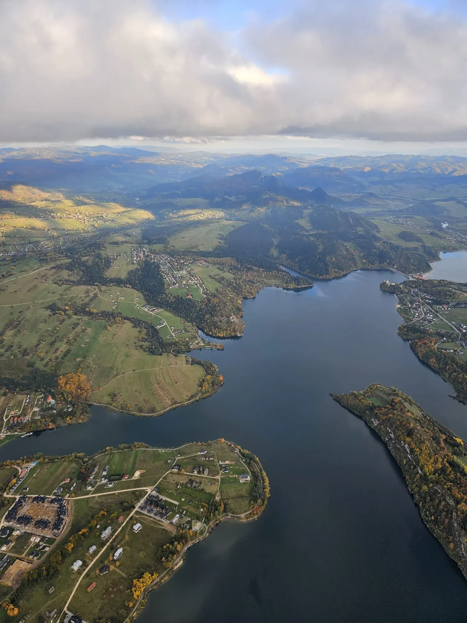Zalew Czorsztyński i Pieniny z lotu ptaka